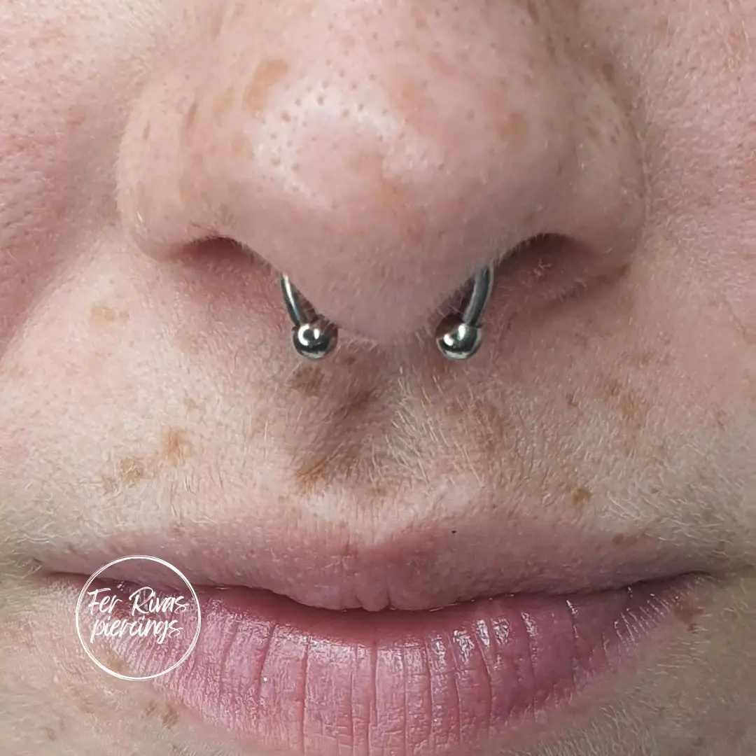 Piercing facial realizado por Fer Rivas en Zima Tattoo