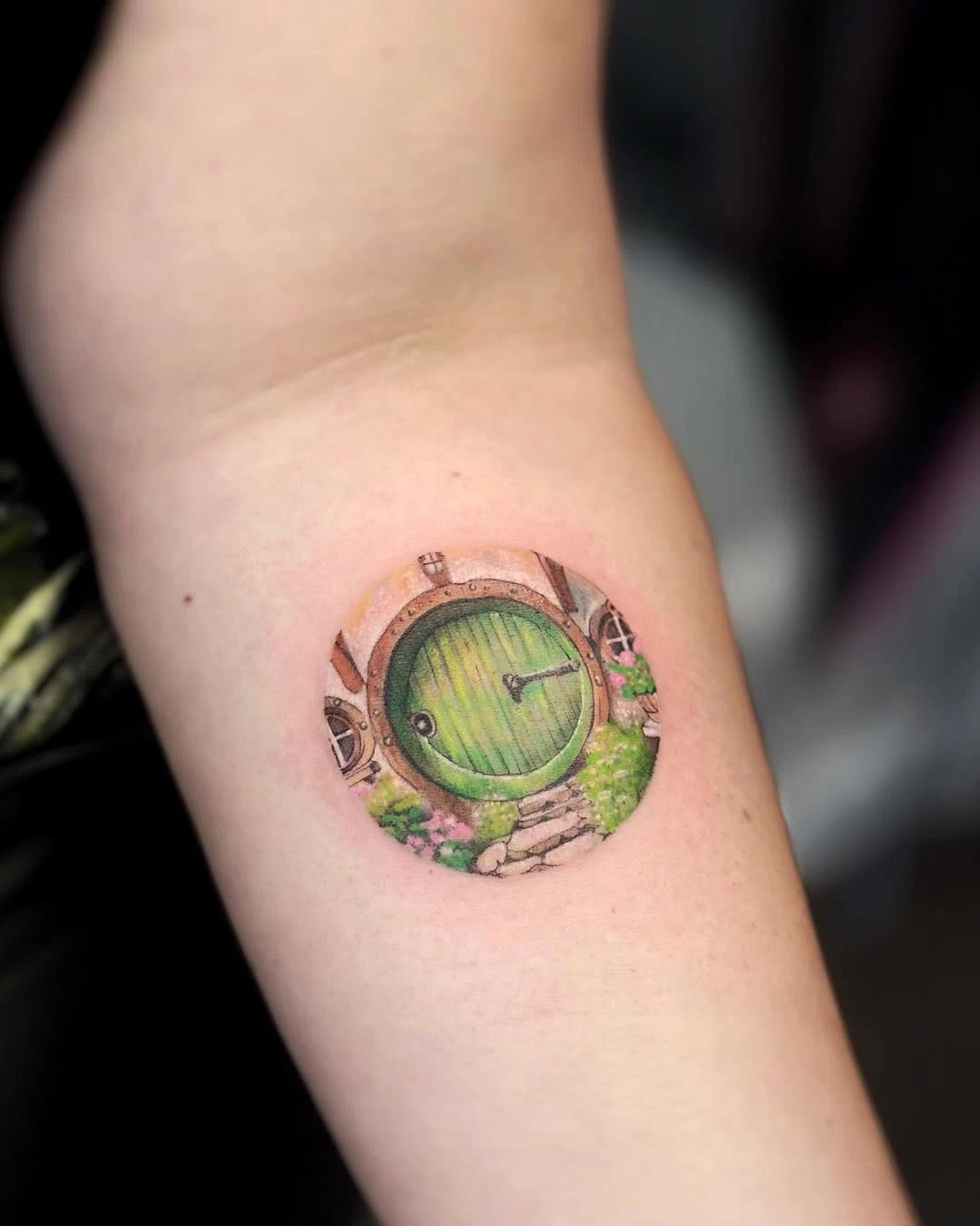 Tatuaje fineline por Victoria Jaraíces en Zima Tattoo Málaga