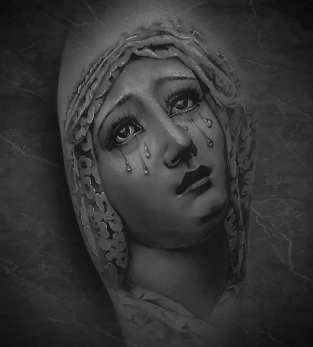 Tatuaje realista de Virgen por Choco