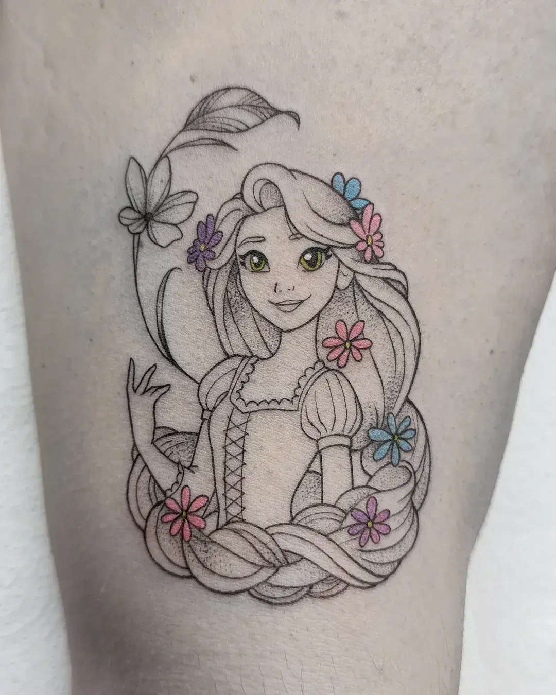 Tatuaje manganime por Sonia Ikumi en Málaga