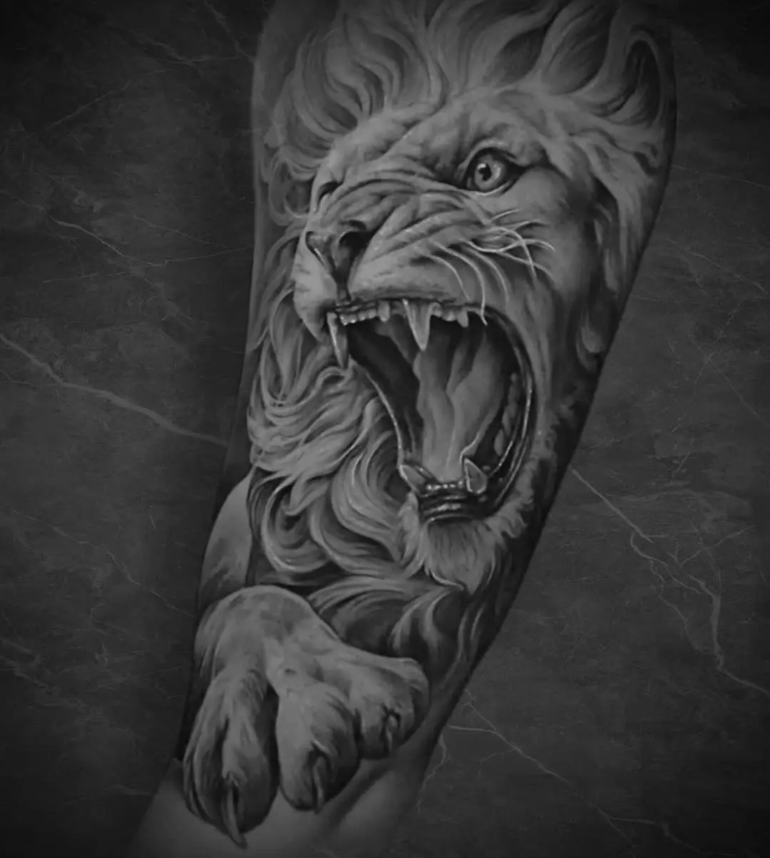 Tatuaje de Cristo con detalle y sombreado por Choco